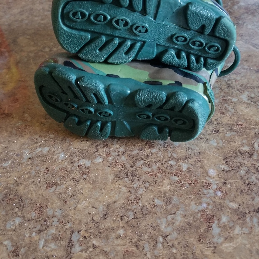 Old navy rain boots